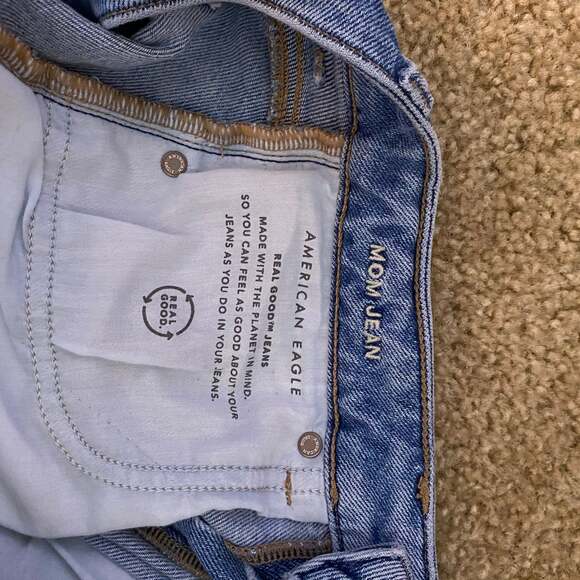 American Eagle Stretch Mom Jeans Medium Wash - Picture 4 of 16